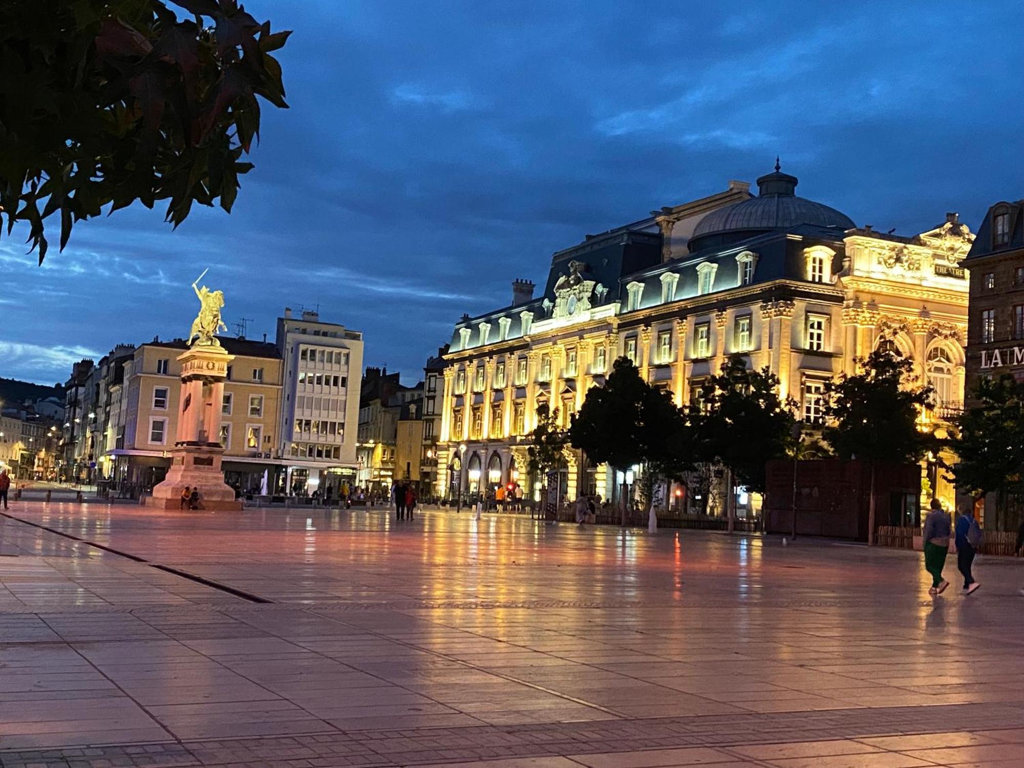 Parking Prive Gratuit, Balcon, 2 Chambres Clermont-Ferrand Ngoại thất bức ảnh
