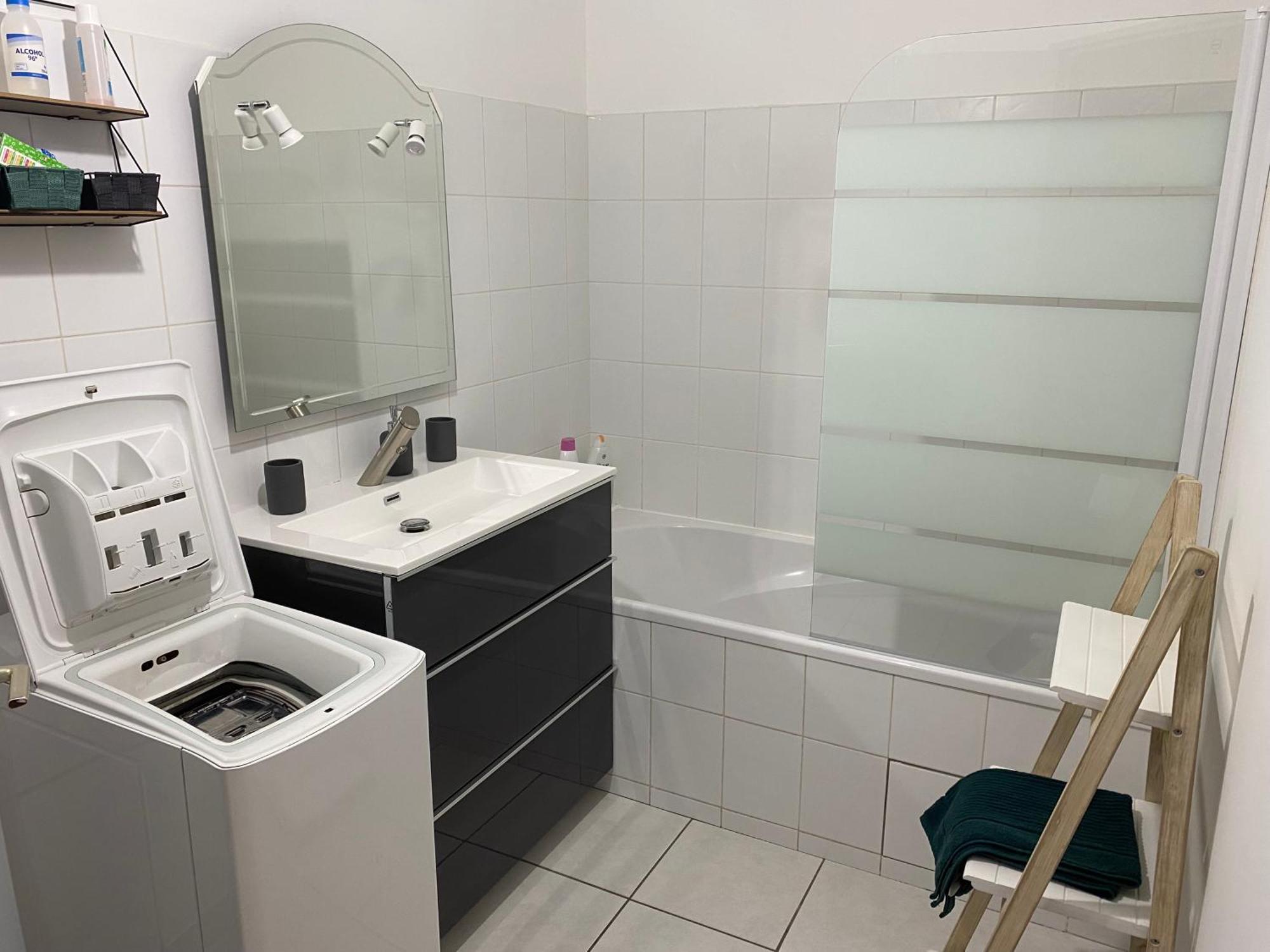 Parking Prive Gratuit, Balcon, 2 Chambres Clermont-Ferrand Ngoại thất bức ảnh