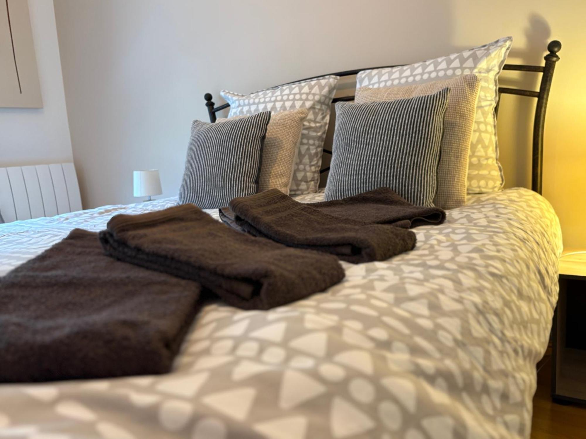 Parking Prive Gratuit, Balcon, 2 Chambres Clermont-Ferrand Ngoại thất bức ảnh