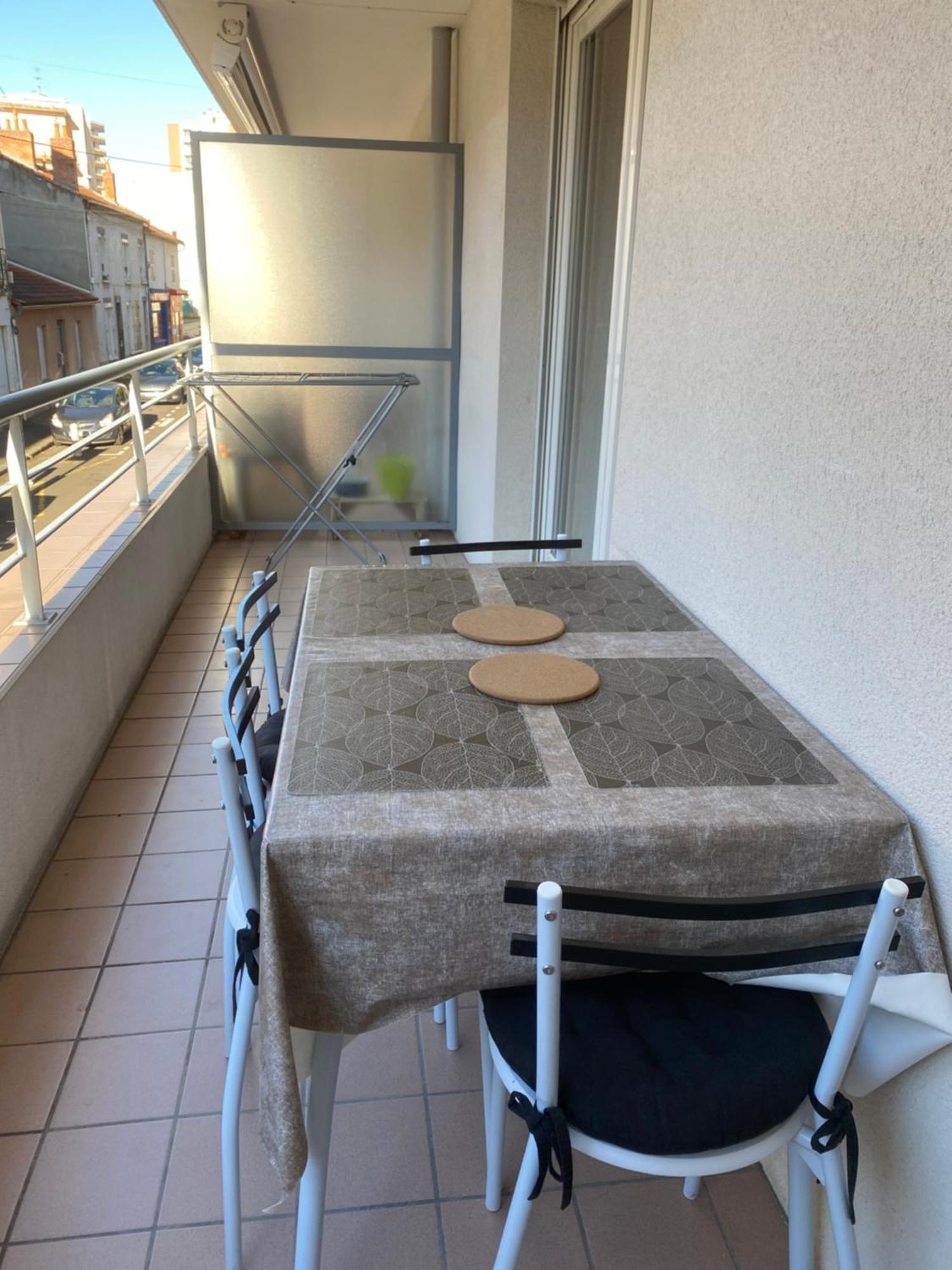 Parking Prive Gratuit, Balcon, 2 Chambres Clermont-Ferrand Ngoại thất bức ảnh